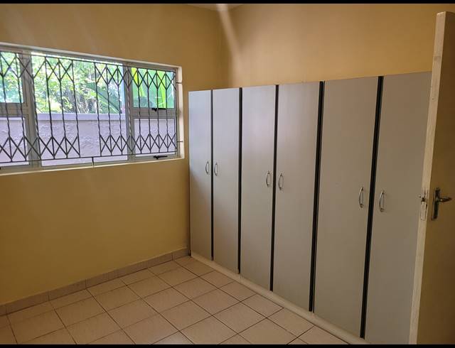 2 BEDROOM FLAT TO LET IN SHALLCROSS